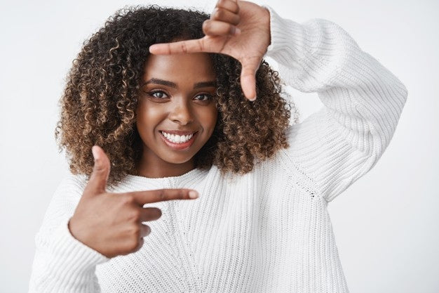 ¿Será que tus rizos están pidiendo ayuda? Signos de que tienes un cabello rizado dañado